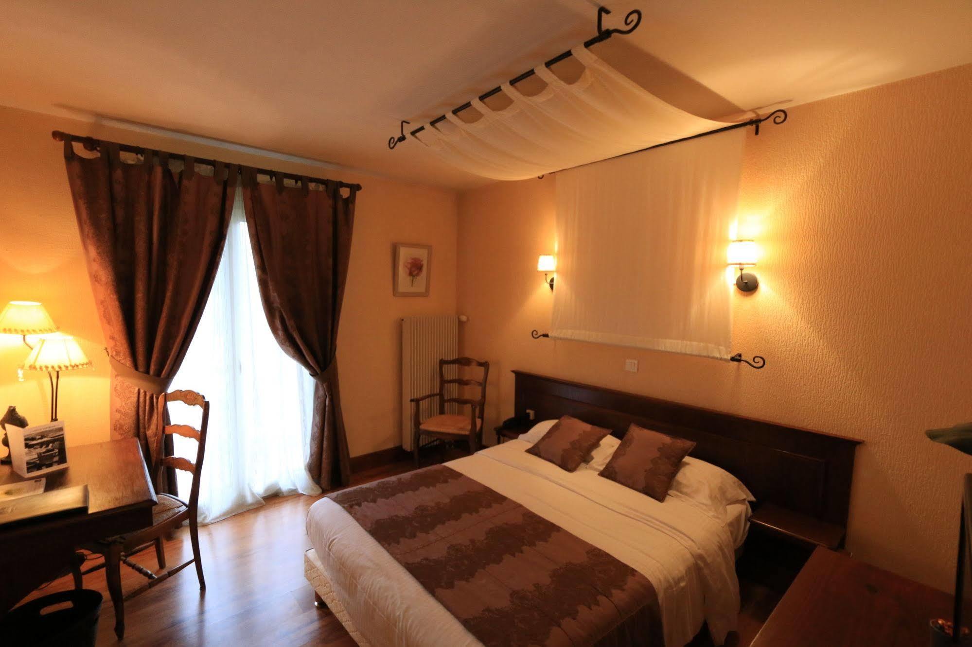Logis Hotel Le Petit Casset La Boisse Zewnętrze zdjęcie